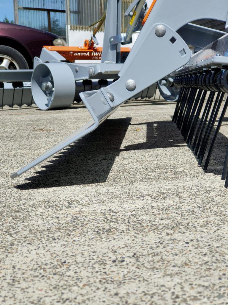 Kiwi Arena Rake